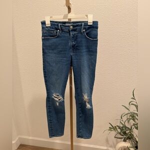 Good American Stretchy distressed denim straight jeans size 6 or 28